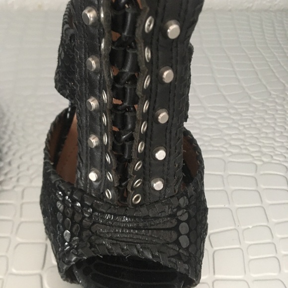 Heels - Picture 7 of 10